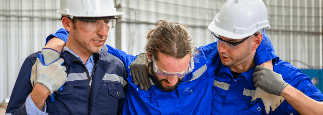 Arbeidsongeval; werknemer raakt gewond tijdens zijn werk in een fabriek